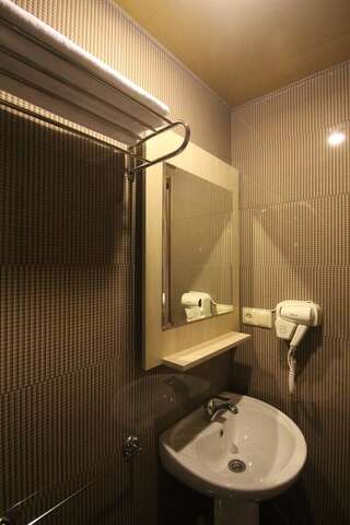 Отель B&B Hotel Батуми Семейный двухместный номер с 1 кроватью-4