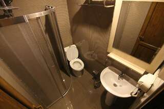 Отель B&B Hotel Батуми Семейный двухместный номер с 1 кроватью-5